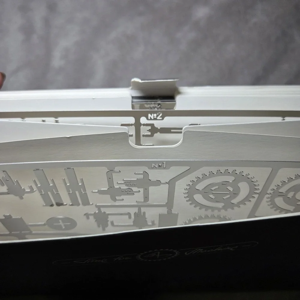 Dazzling Streamliner Locomotive Stainless Steel Model Kit‎ Damaged Box